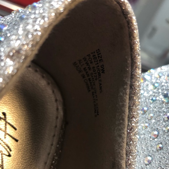 Hot Cakes Orleans silver sparkly flats, 9 W - Picture 3 of 7